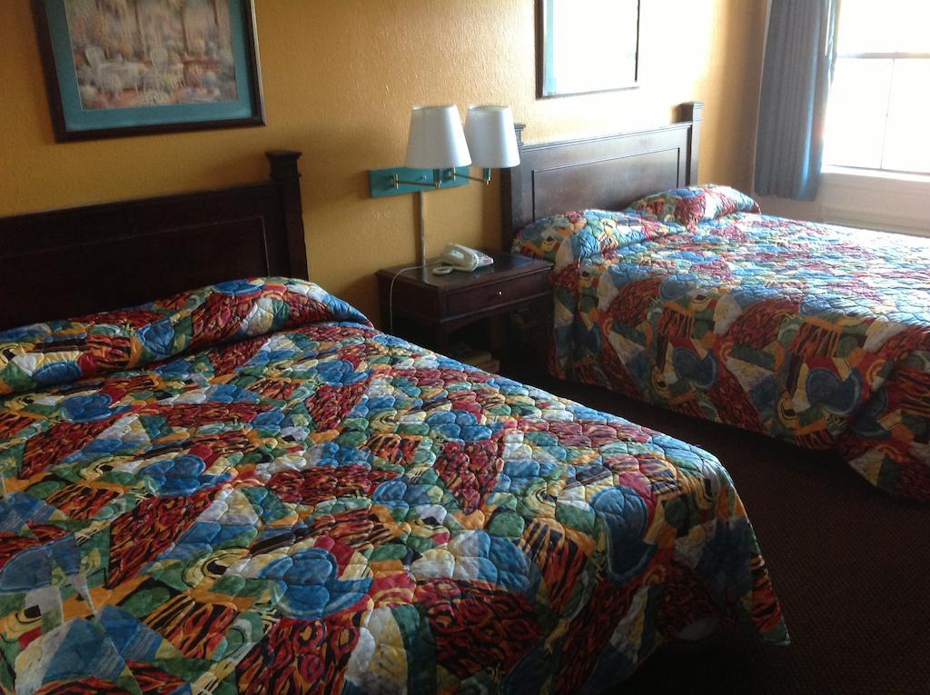Heritage Inn Grand Prairie Δωμάτιο φωτογραφία